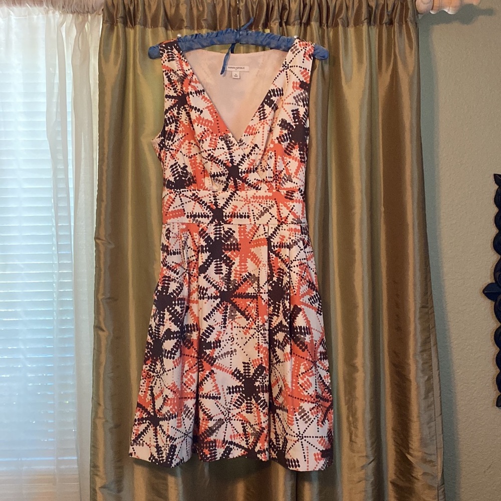 Vneck dress with pockets